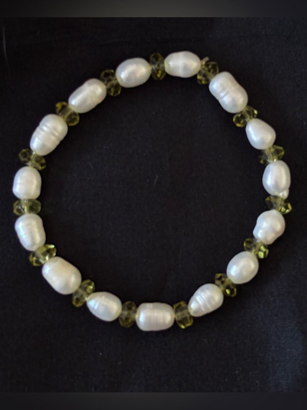 Freshwater Pearl and Olive Green Bead Stretch Bracelet ~ NWOT
